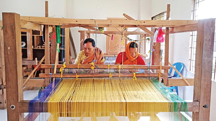 manipuri_weavers.jpg