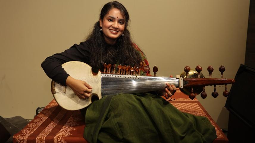 sarod music by Fuljhuri Sisters