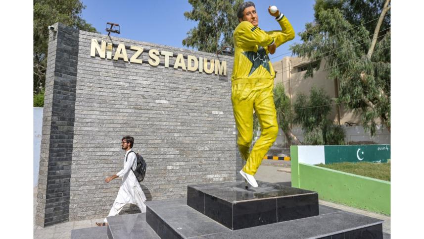 afp_20250612_623b9ke_v2_preview_cricketpakwasimstatue.jpg