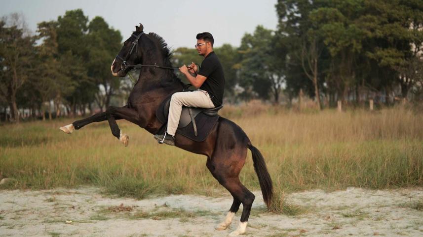 Who rides horses in Dhaka? You’ll be surprised