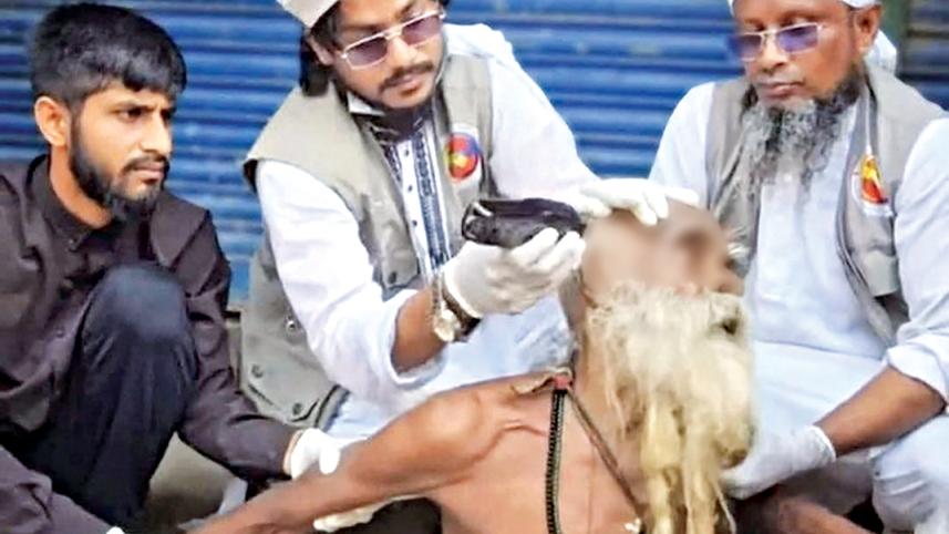Viral video shows fakir’s hair shaved off in Bangladesh