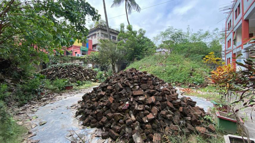 Ritwik Ghatak at 100: Rajshahi home lies in ruins.jpeg