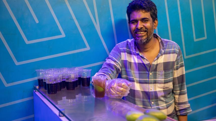 Khorshed Mama iced tea BRAC University.jpg