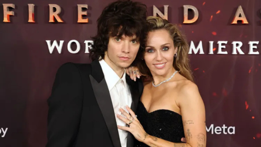 Miley Cyrus engagrment.png