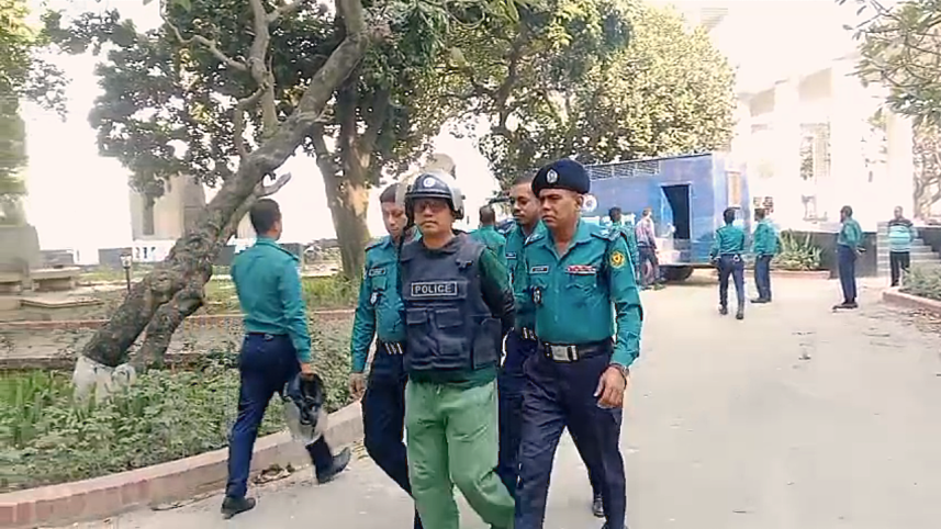 Palak sings from prison van viral video