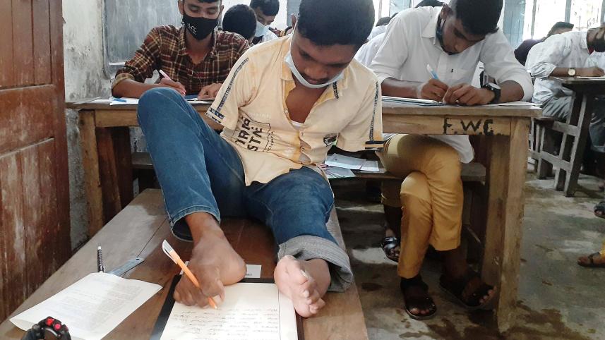 Manik got golden A-plus in SSC examination by writing with foot in Kurigram_d144.jpg