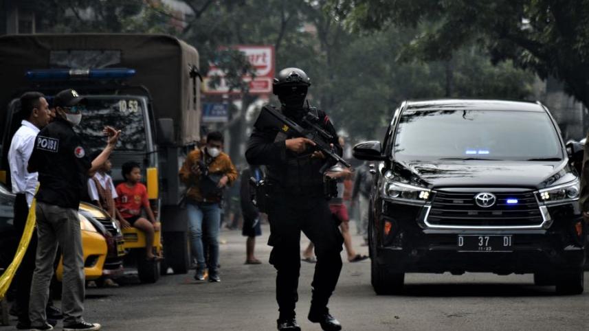 3 Indonesian police wounded.jpg