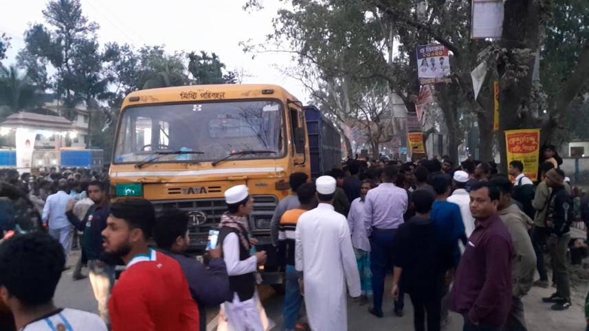 Truck kills madrasha student in Lalmonirhat.jpg