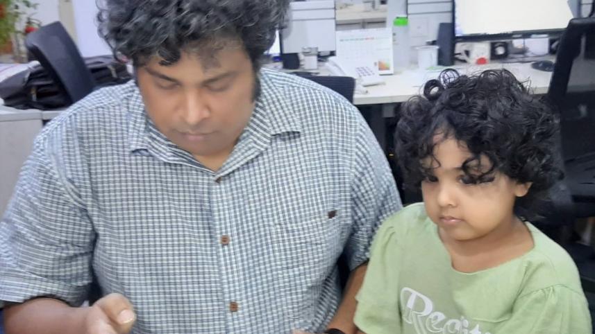 Bangladeshi journalist and daughter escape.jpg