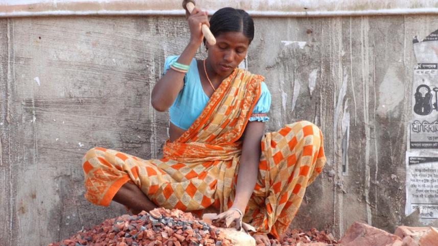 ED 2 - The women lifting Dhaka brick by brick.jpg