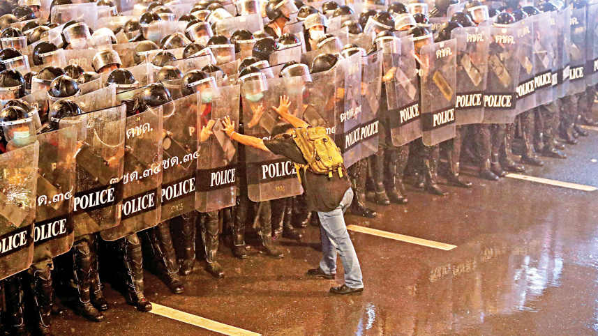 thais-rise-up-against-elites.jpg