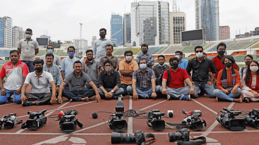 journalists-protest-rojina.gif
