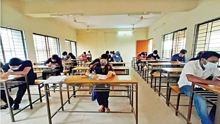 in-person-exams-cumilla-university-2.jpg