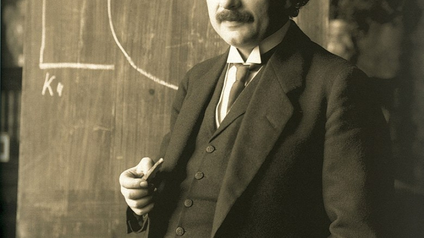 780px-einstein_1921_by_f_schmutzer_-_restoration.jpg