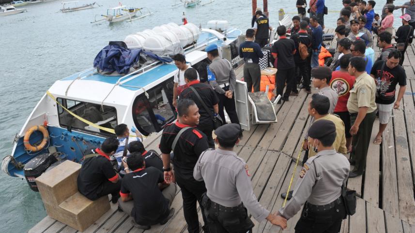 bali tourist boat blast 2.jpg