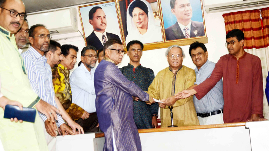 BNP mayor aspirants collect nomination