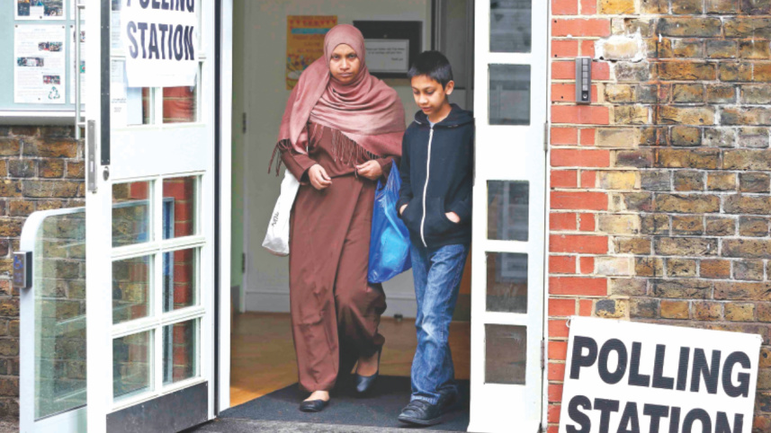 Britons vote 1.jpg
