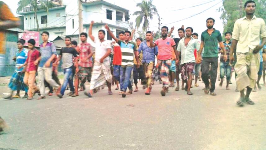 cop villagers clash 3.jpg