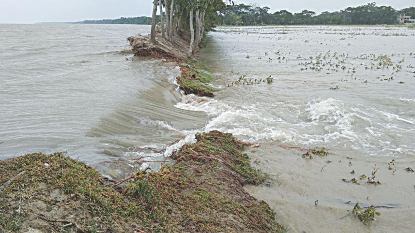 Cyclone Fani batters Bangladesh weakly