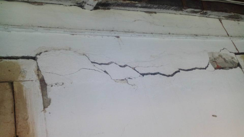 dangerous cracks 2.jpg