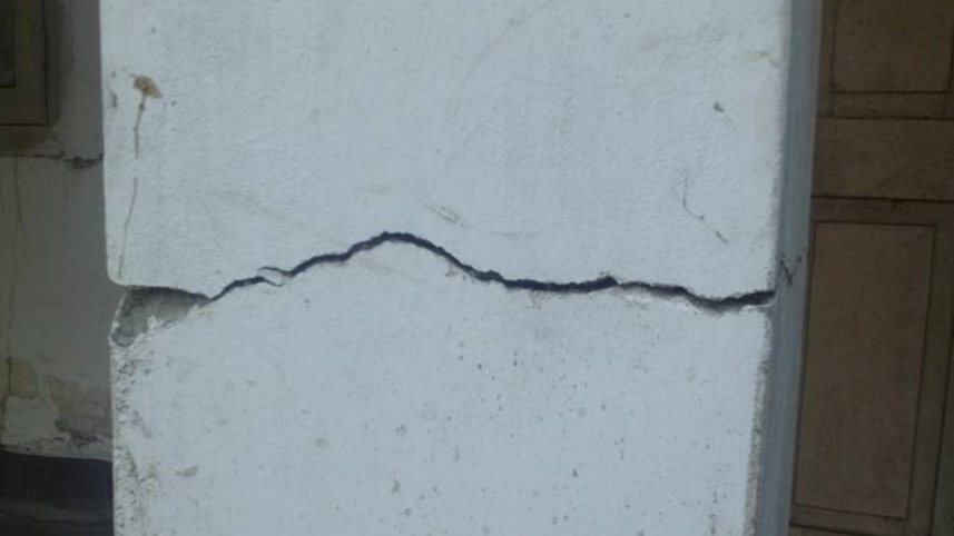 dangerous cracks 3.jpg