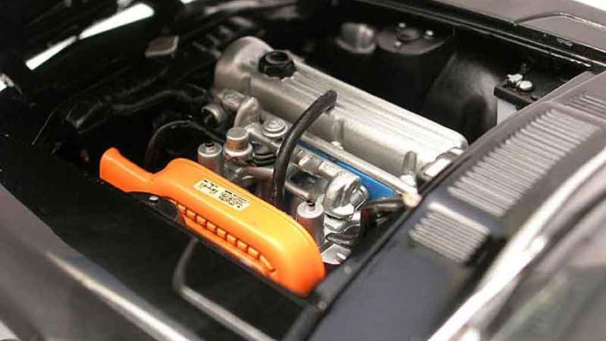SunStar's Datsun 240z engine bay