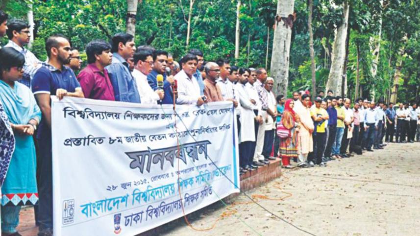 DU Teachers' Association human chain