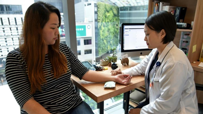 Emma the robot masseuse gets to work in Singapore