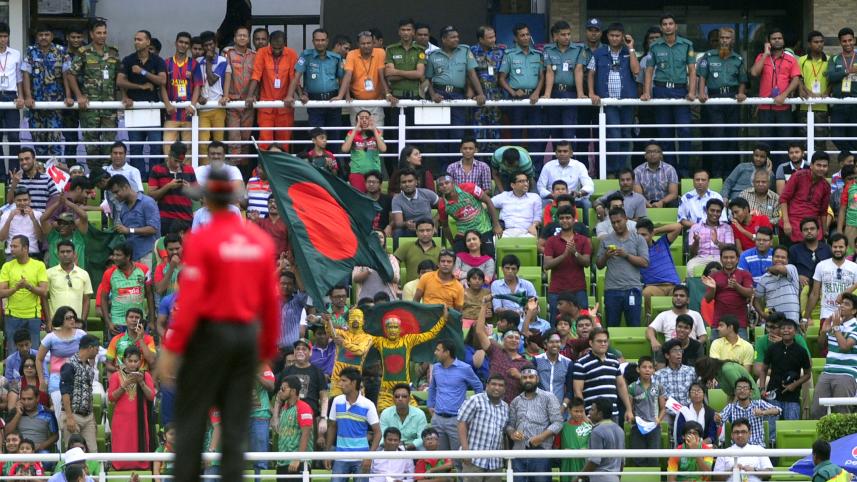 Fans-at-Mirpur-1.jpg-NS.jpg