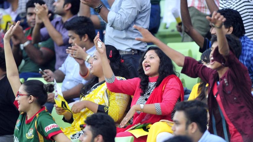 Fans-at-Mirpur-5.jpg-NS.jpg