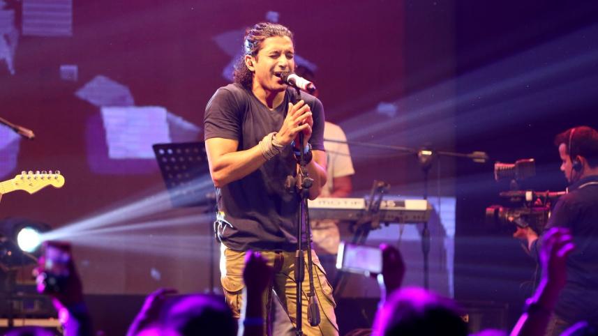 Frivolous Farhan gets Dhaka on its feet