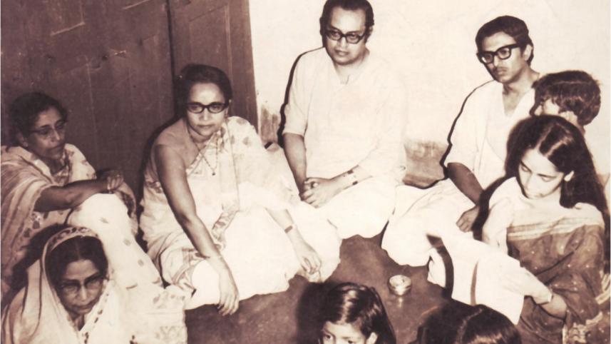 From left; Begum Sufia Kamal, Jahanara Imam, Utpal Dutt and Kamal Lohani (April 1972)