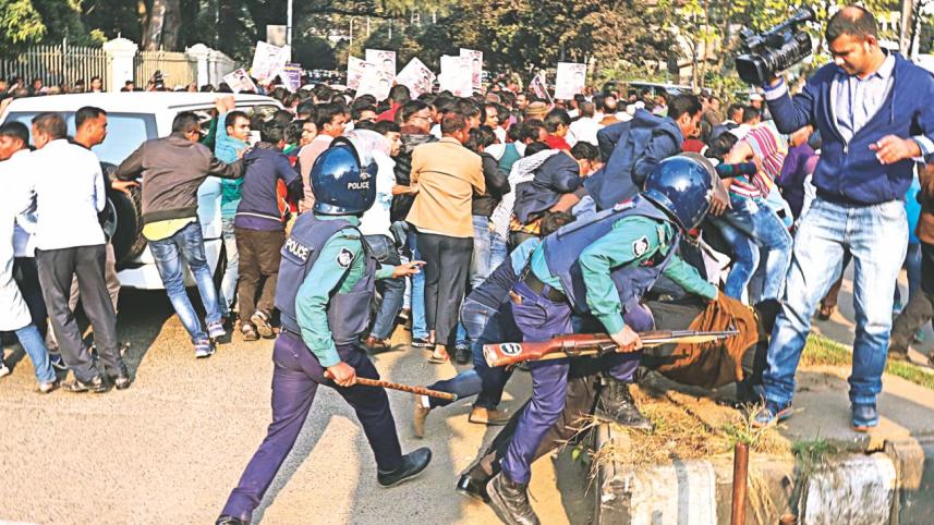khaleda_zias_motorcade_0.jpg
