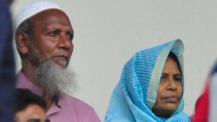 Mustafizur Rahman's parents.jpg