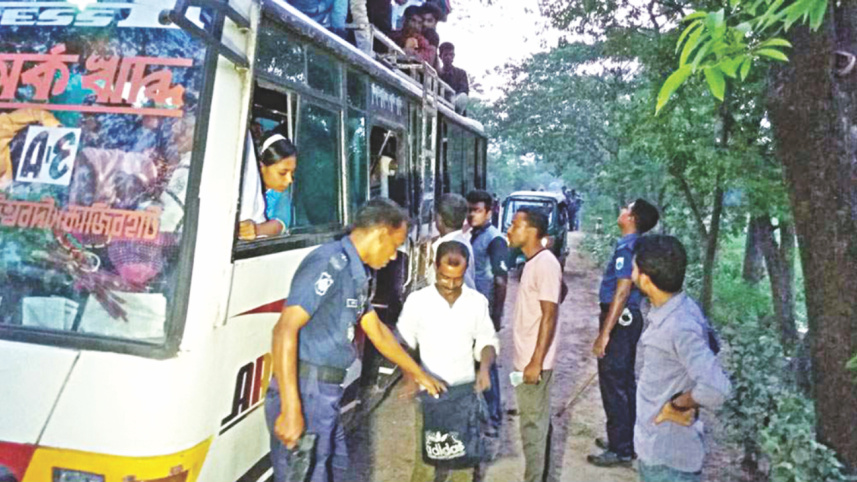 Policemen check vehicles 2.jpg