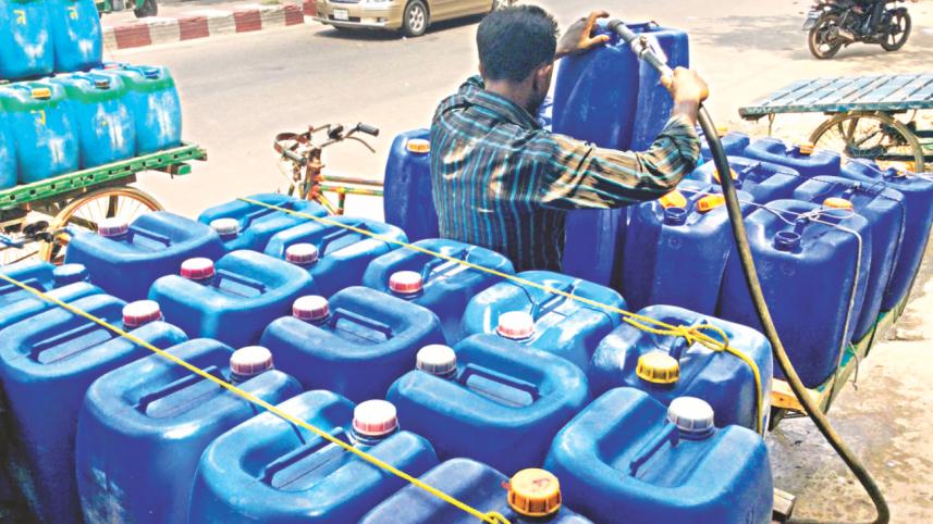 Rows of rickshaw-vans 2.jpg