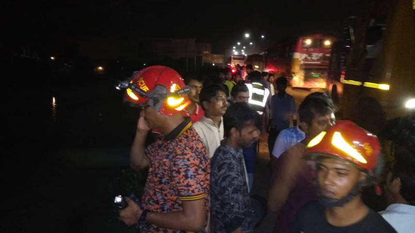 Taxi falls into Turag river