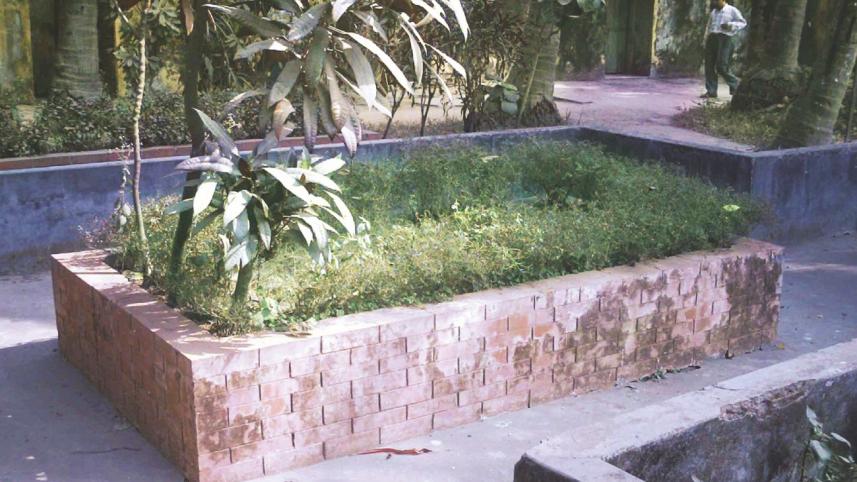 Shahidullah's tomb at Dhaka University campus.