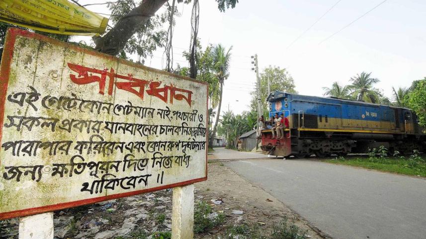 unsafe rail crossing 2.jpg