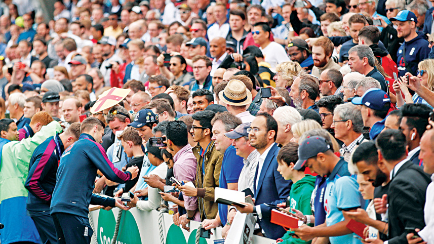 woakes_autograph.jpg