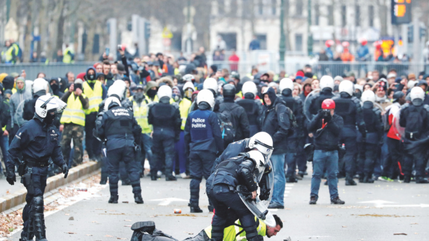 yellow_vests_2.jpg