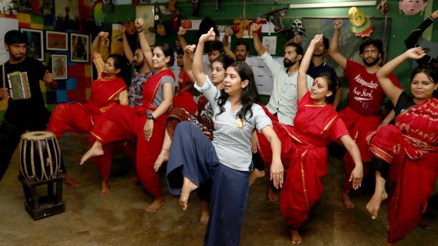 Prachyanat School turns 15