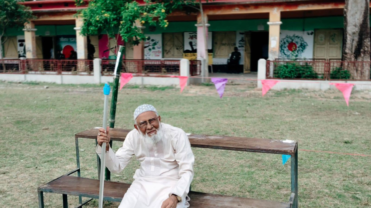 84-year-old Mazfujar Rahman from the town’s Fulbari area cast his vote at the Bogura Government Azizul Haque College (Old Building) centre. Photo: Mostafa Shabuj