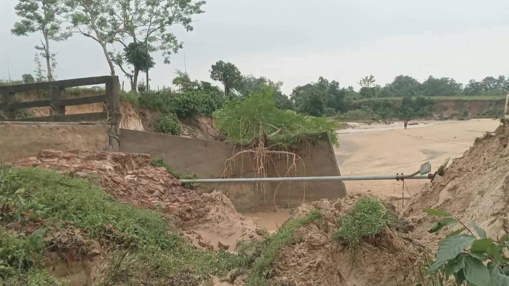 The bridge, built by the LGED around 15 years ago, had sustained visible damage from an earlier landslide but was never repaired. Photo: Star