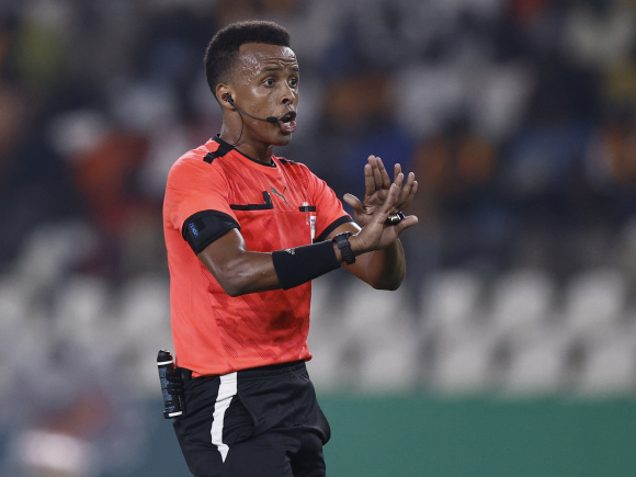 AFP__20260608__B6DZ6T3__v1__HighRes__FilesFblWc2026SomReferee.jpg