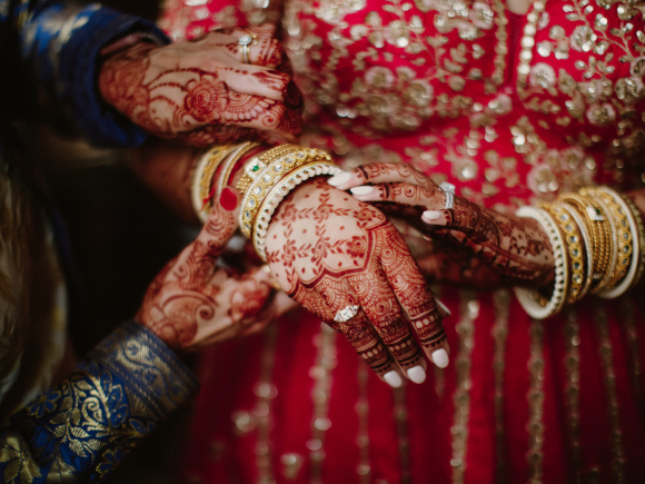indian-bride-dresses-traditional-jewelry-wedding-ceremony.jpg