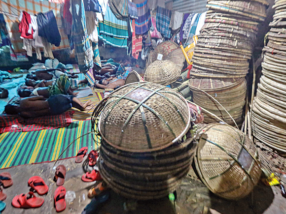 Karwan Bazar Minti workers