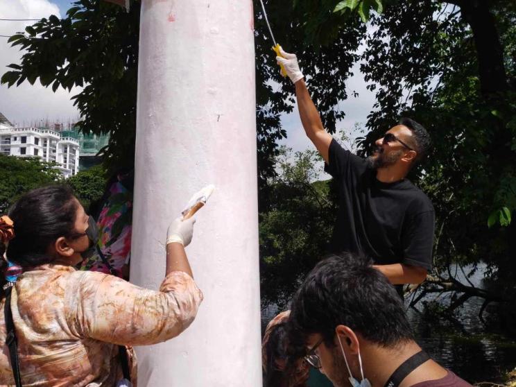 From rockstar to ‘jharudar’, no work is small for exemplary musicians 