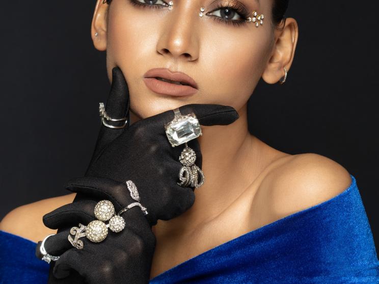 Why spend on diamonds when glass can fool you just as well? 