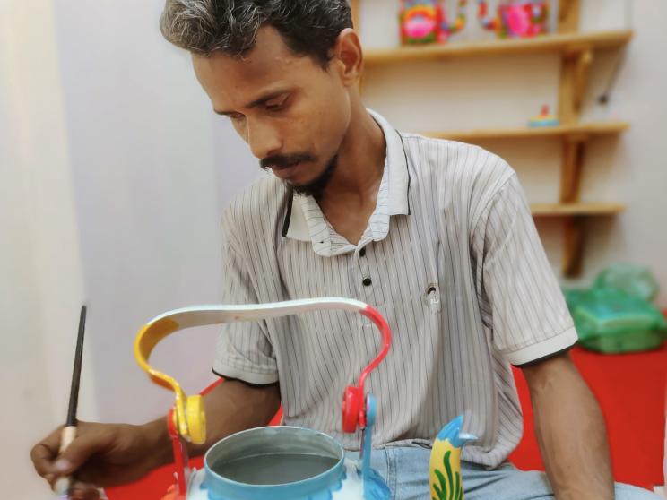 “Pappu’s Art School for All” brings rickshaw painting to everyone